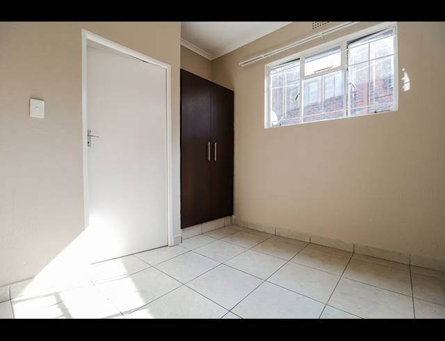 1 BEDROOM SECTIONAL TITLE FOR SALE IN BRAMLEY NORTH